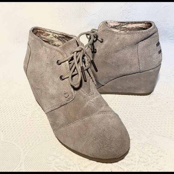 TOMS Wedged Suede Ankle Bootie 6.5 - Picture 1 of 6